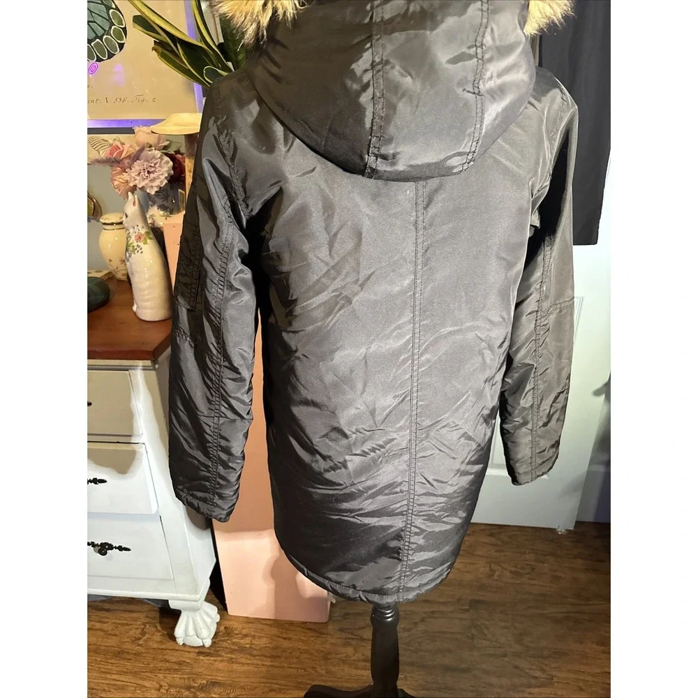 H&M Girls Parka Sz  11-12 Y With Removable Fur Trimmed Hat.‎ Fits Like Ladies S.